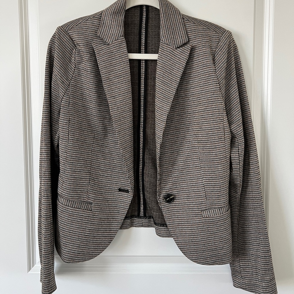 Amanda & Chelsea Houndstooth Blazer